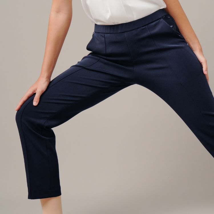 Comfortable clothing that keeps you from getting tired. Highly functional material that fits flexibly.