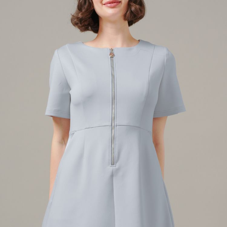 Easy to put on and take off! Front zipper