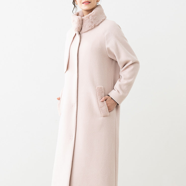 Even when wearing a suit, there is ample room around the shoulders and arms.