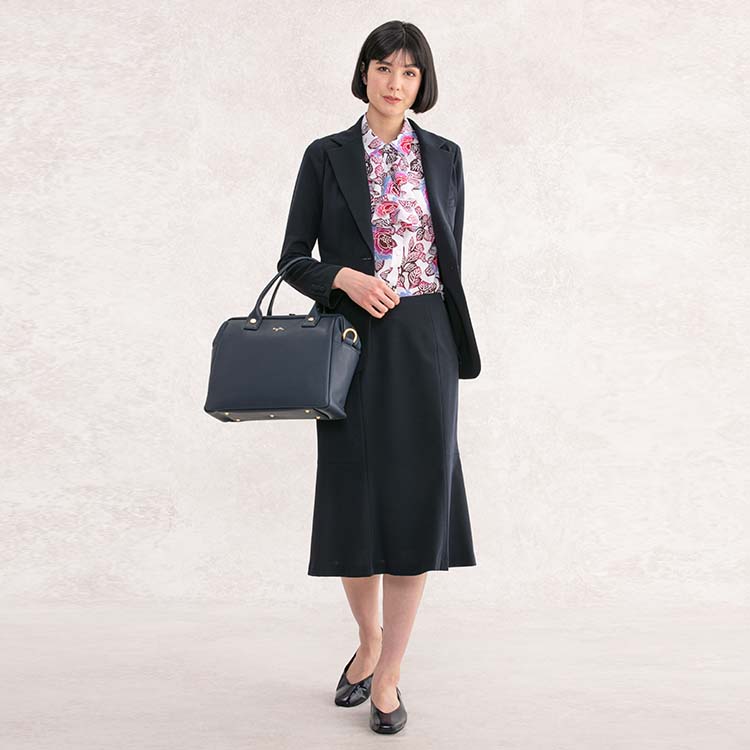 A chic navy with a touch of gorgeous peony