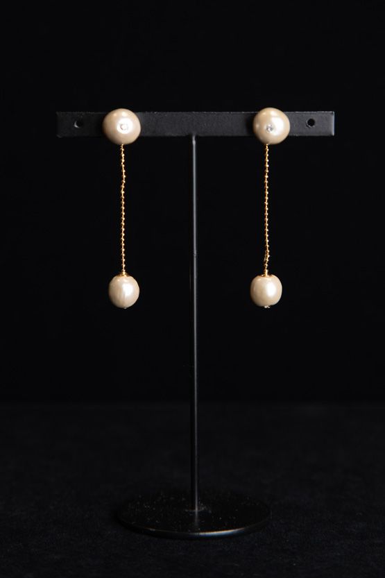 Rich White Lightweight Balsa Pearl 2-Way Earrings