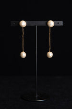 Rich White Lightweight Balsa Pearl 2-Way Earrings