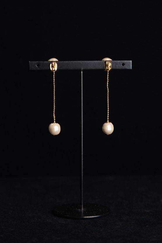 Rich White Lightweight Balsa Pearl 2-Way Earrings