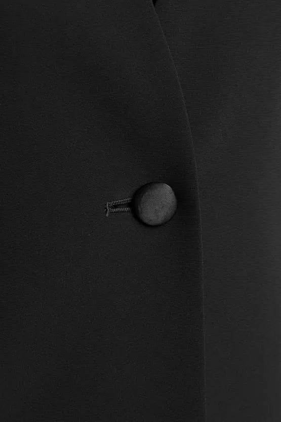 Smart Stretch: Black No-Curl Long Jacket