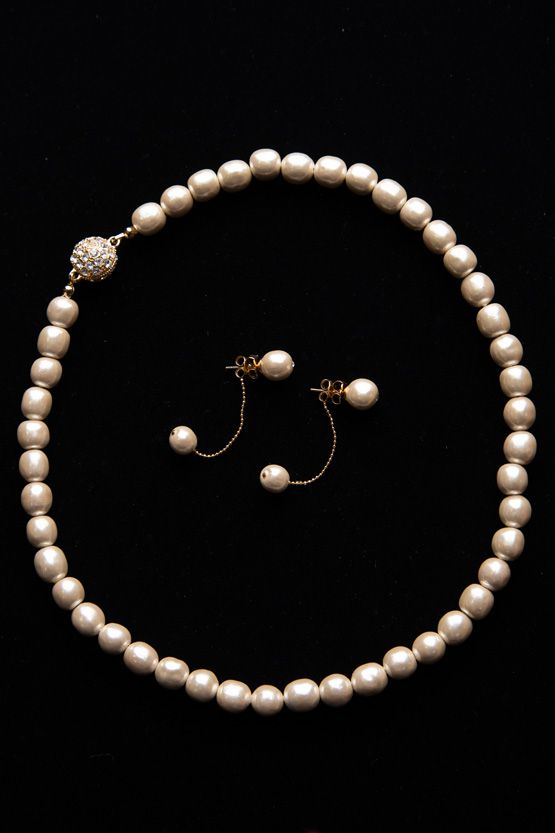 Rich White Lightweight Balsa Pearl 2-Way Earrings