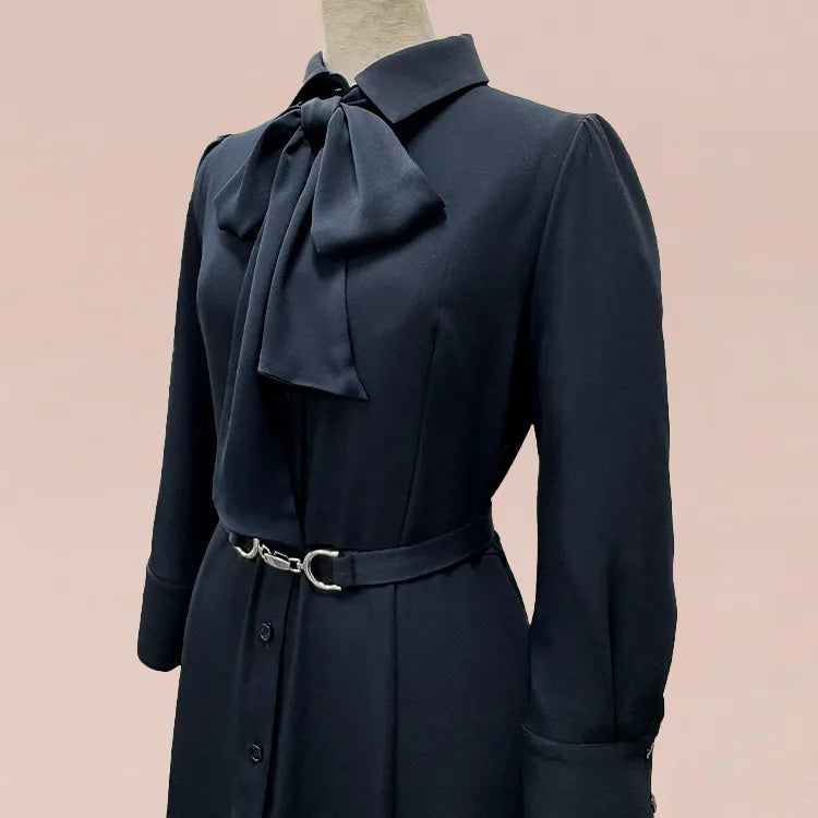 A beautiful silhouette shirt dress that makes your face look smaller and slimmer