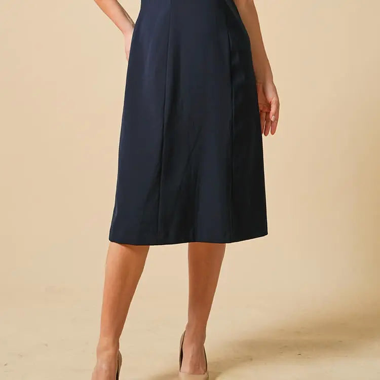 A knee-length A-line dress that gives off a gentle and elegant impression