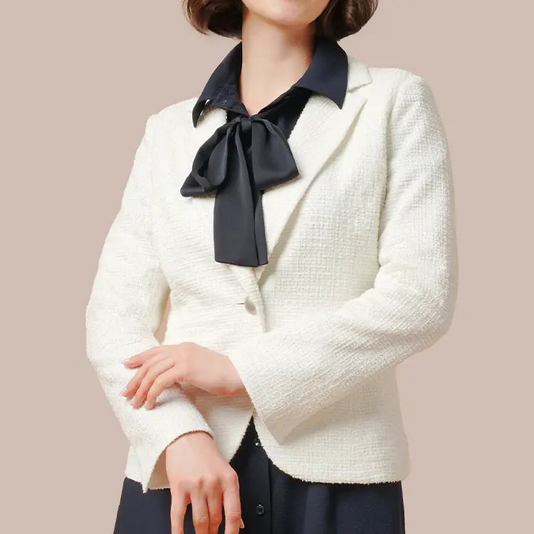 A bow-tie design that stands out beautifully when paired with a jacket.