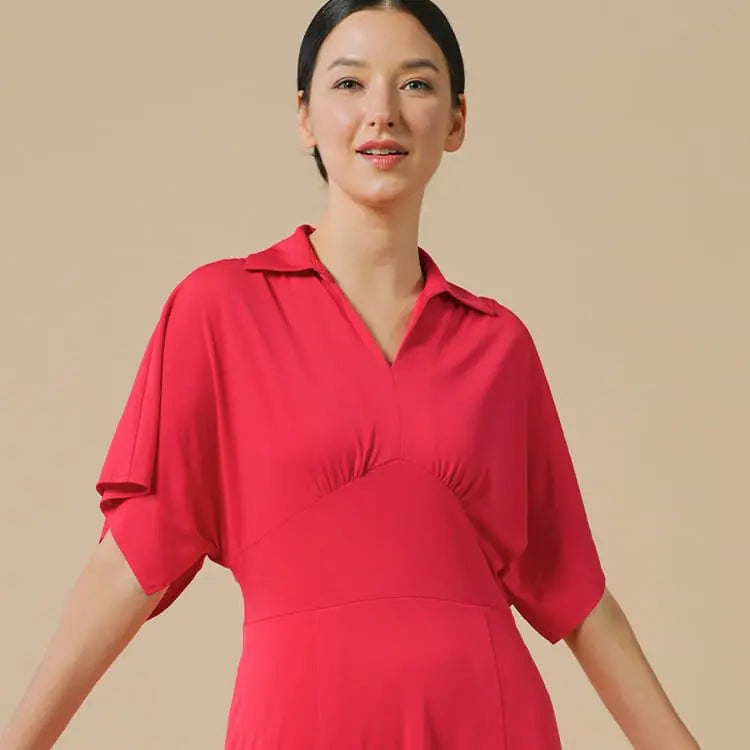 The V-neck shirt collar makes your face look smaller