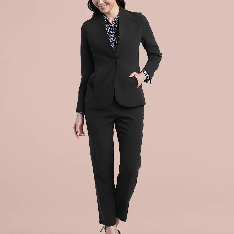 The long length creates a vertical effect. Choose items made of the same material to wear with a suit.