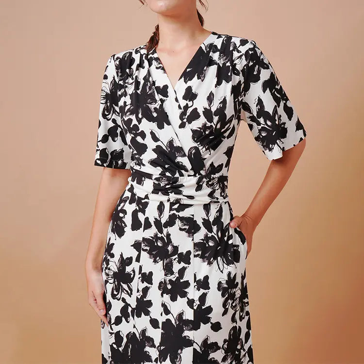 Unique eight-panel design for a slimming effect.