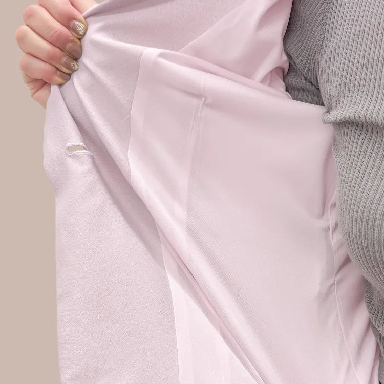 From lining to thread, every element features stretch materials, ensuring effortless movement and exceptional comfort. A sophisticated piece designed to free you from shoulder tension.