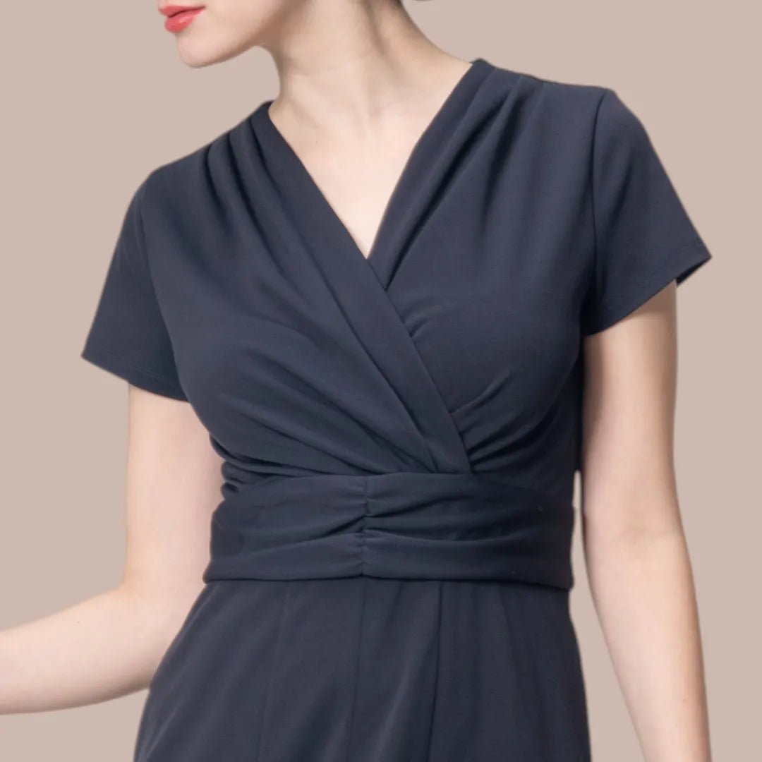 A cache-coeur that captivates with its femininity