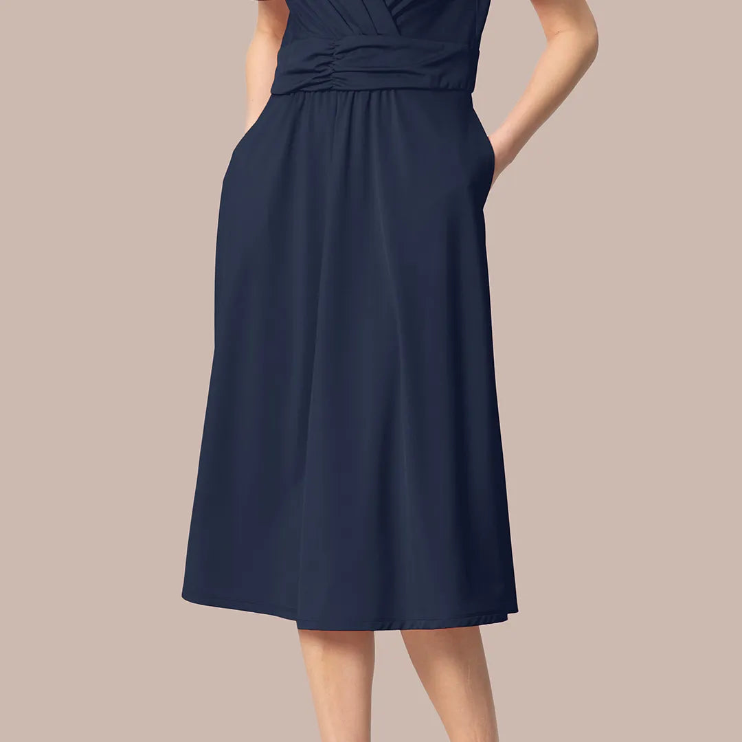 Large pockets on both sides allow you to move hands-free