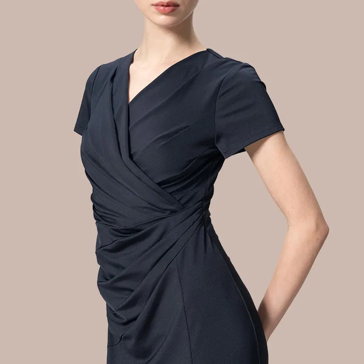 13 tucks for a slimming look