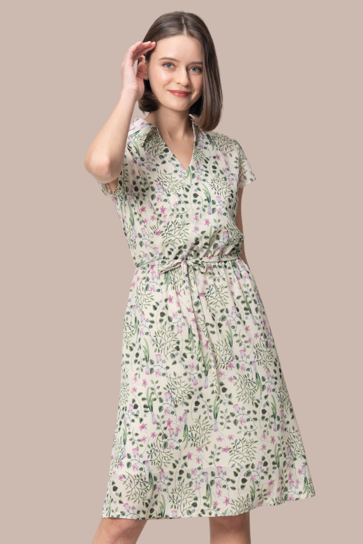 Collared cache-coeur dress in stretch chiffon, featuring a crossover front and flowing skirt.