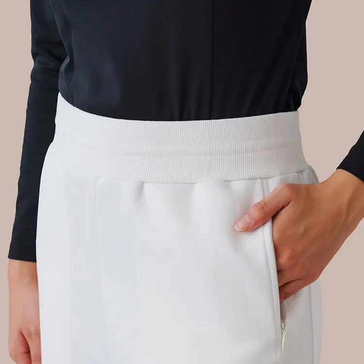 Features stretch rib material for comfort