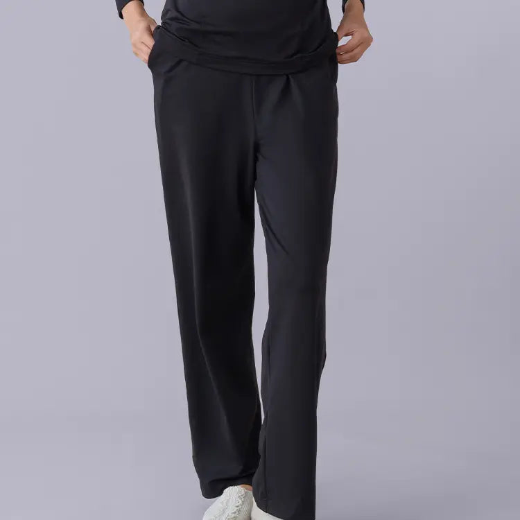 Sophisticated straight design with versatile elegance