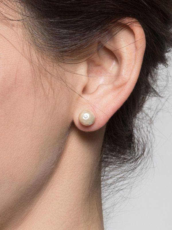 Rich White Lightweight Balsa Pearl 2-Way Earrings