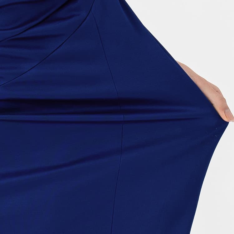 Warm jersey keeps your skin warm and moisturized during the dry autumn and winter seasons.