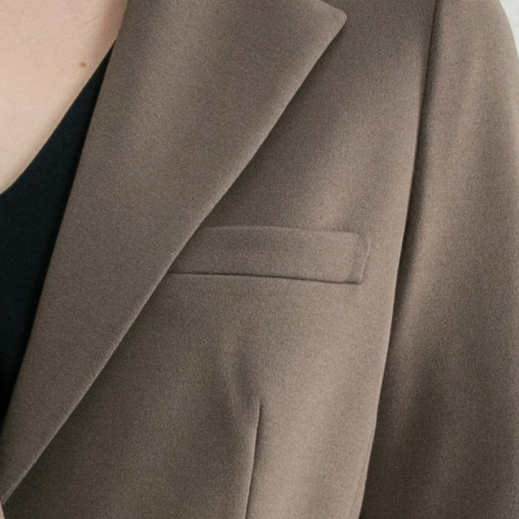 Comes with a convenient chest pocket