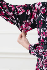 Long Length: Pink Graphical Flower Cache-Coeur Long