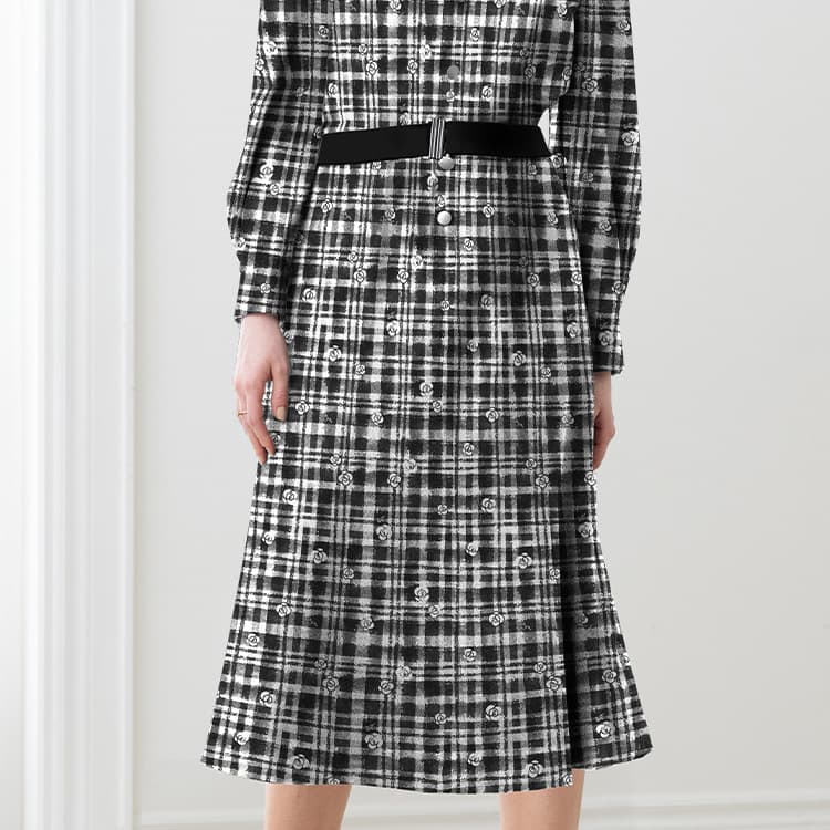 A three-dimensional skirt made from six pieces of fabric for a slimming effect