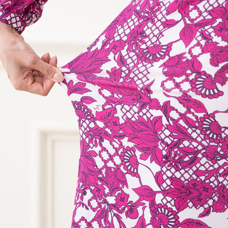 Stretch chiffon for comfort around the shoulders all day long