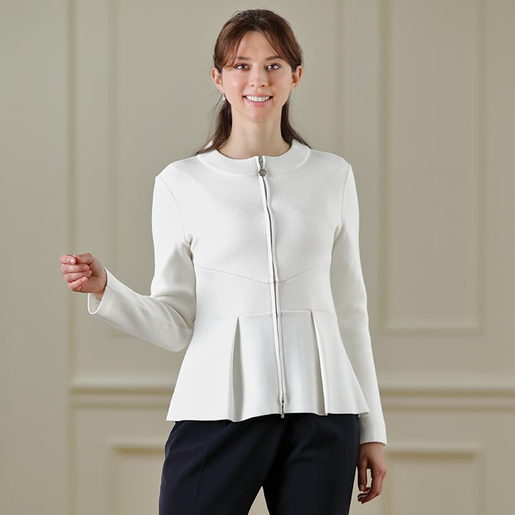 A must-have item for heavy rotation! <br>Convenient item that can be worn both on and off the job.