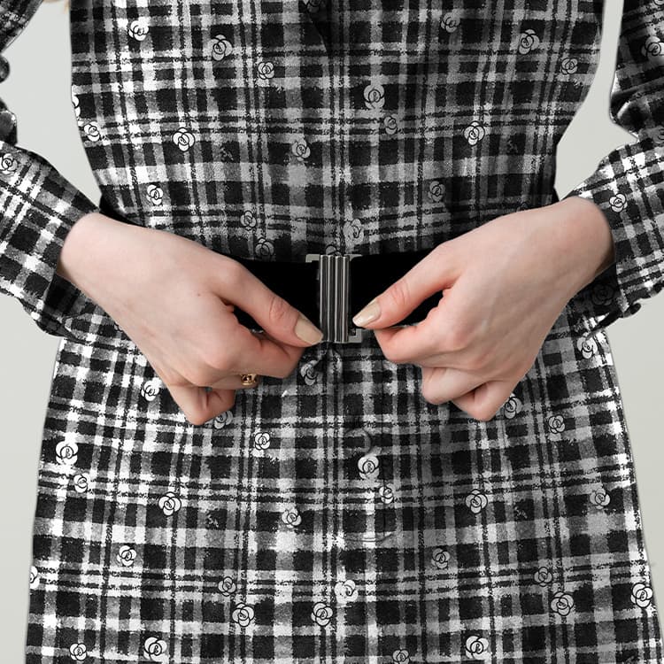 One-touch stretch belt so you don't have to worry about losing it