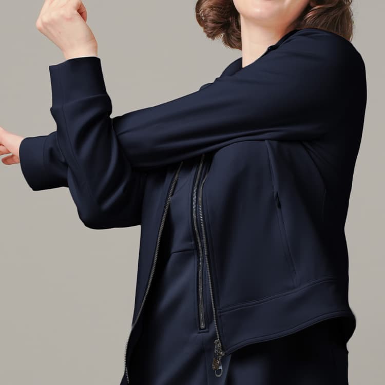 Comfortable clothing that keeps you from getting tired. Highly functional material that fits flexibly.