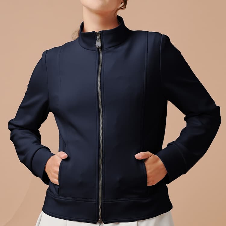 Safe and convenient inner pocket and zippered pocket!