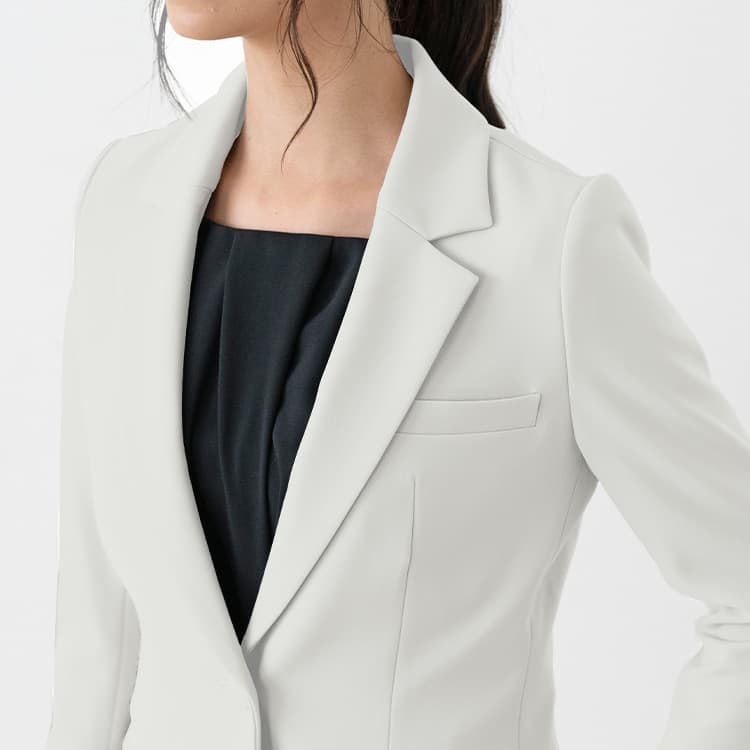 A silhouette that enhances both sincerity and sharpness.