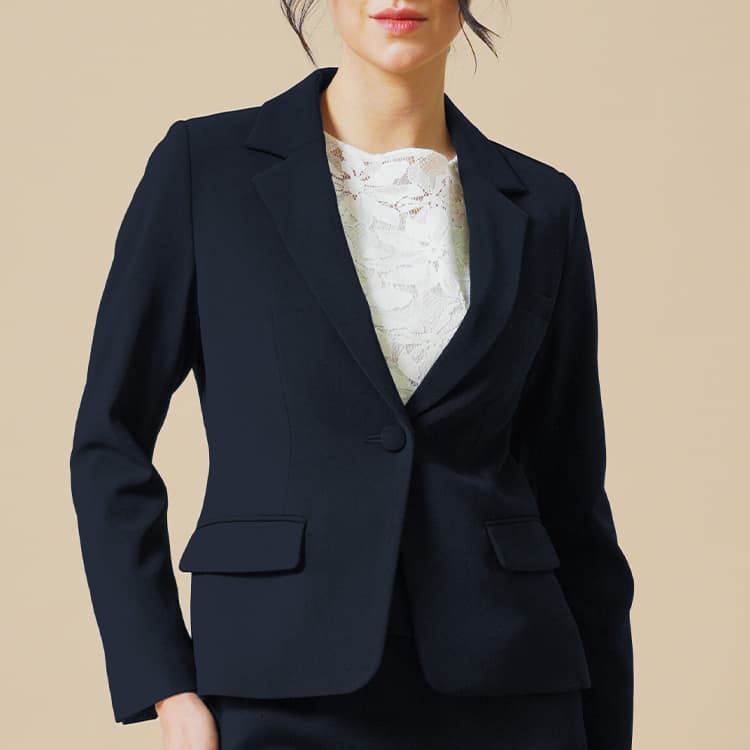 A silhouette that enhances both sincerity and sharpness.