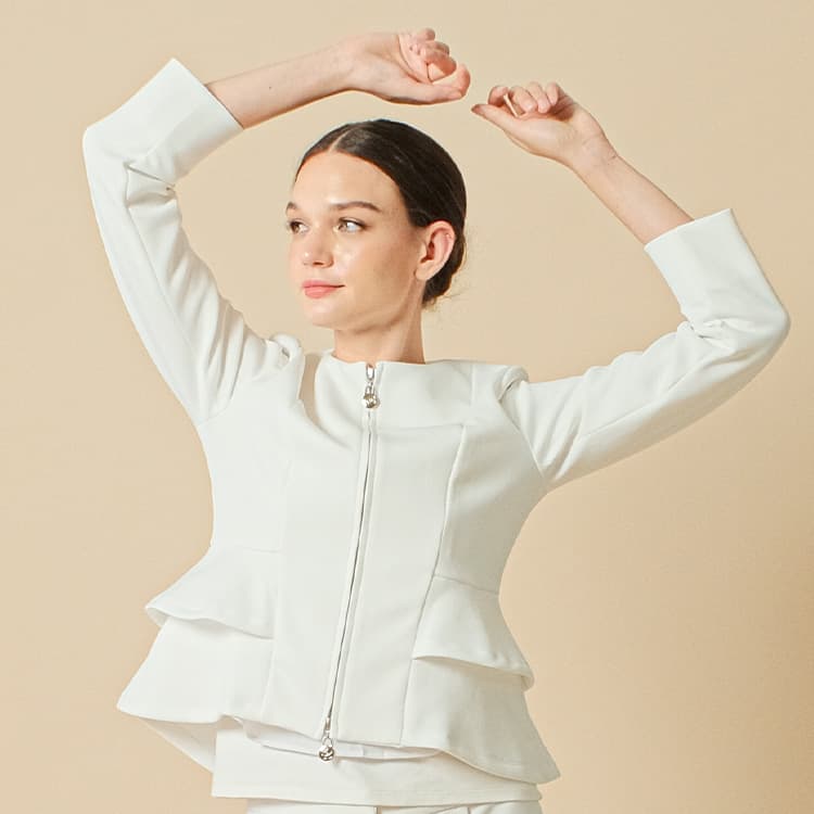 Comfortable clothing that keeps you from getting tired. Highly functional material that fits flexibly.