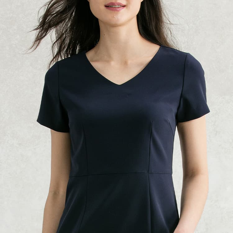 A precisely designed V-neckline that enhances a smaller face appearance.