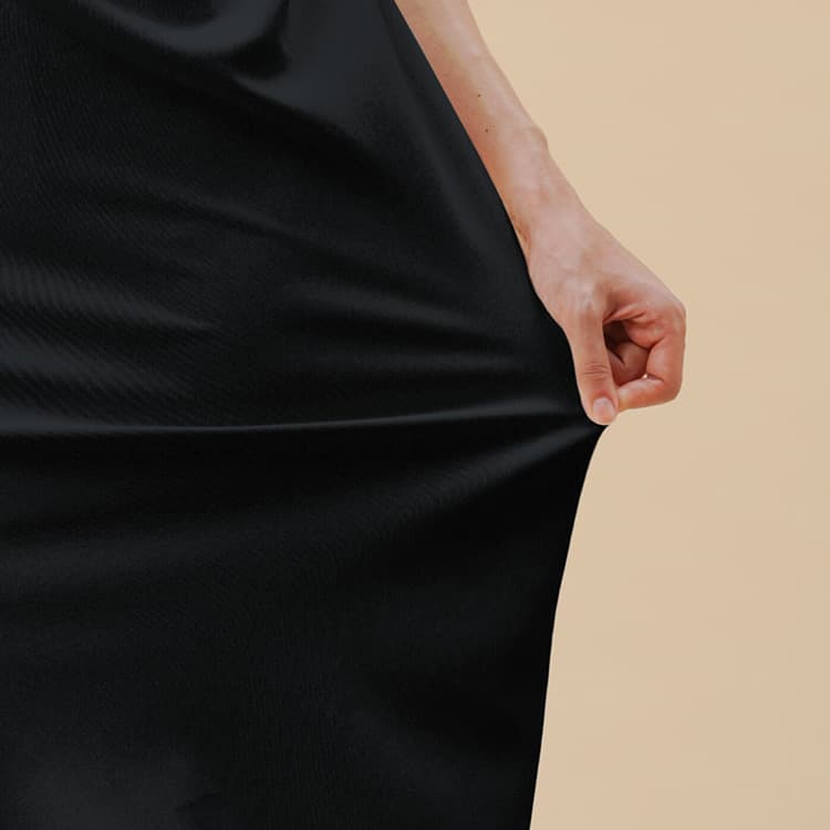 Covers your body shape well<br> Cool-touch stretch material