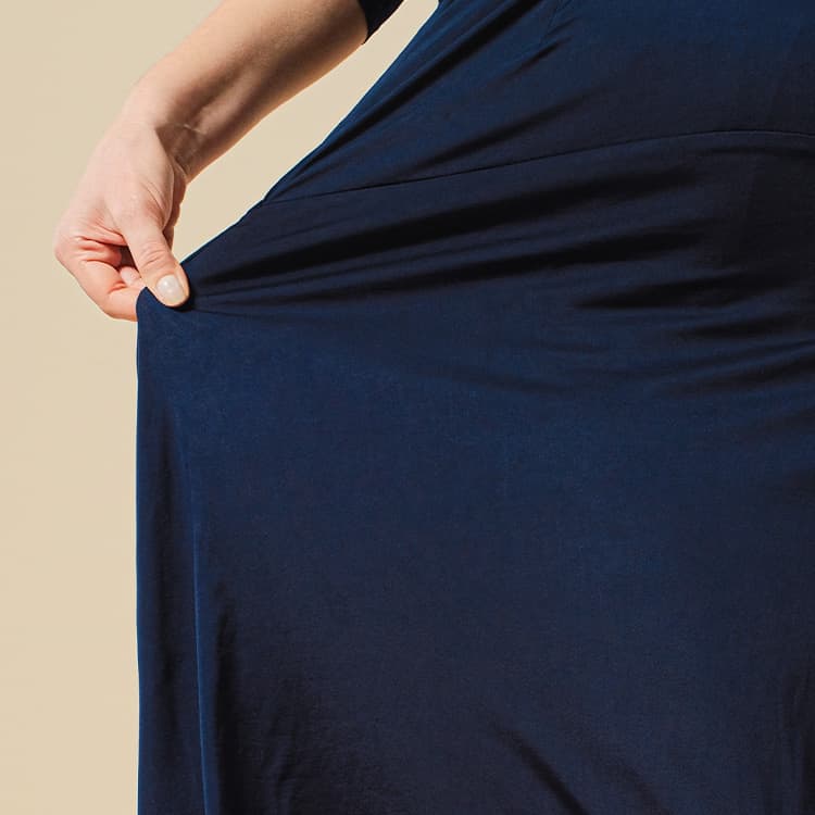 Warm jersey keeps your skin warm and moisturized during the dry autumn and winter seasons.