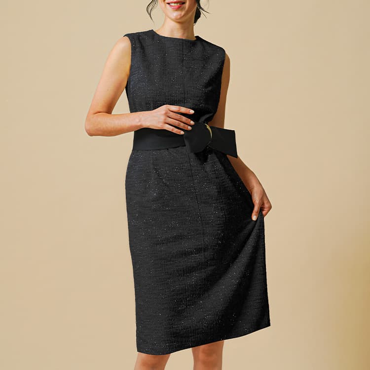 A refined sack dress that beautifully enhances your silhouette.