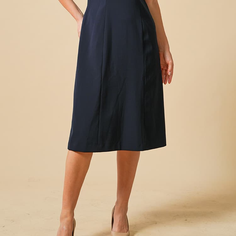 A gentle and elegant knee-length A-line silhouette.