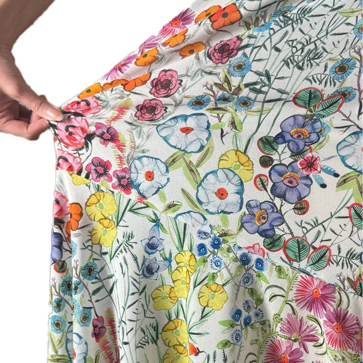 Stretch chiffon for a comfortable and elegant day