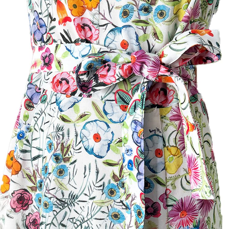 Detachable waist ribbon allows for a soft, flowing look to suit your mood.