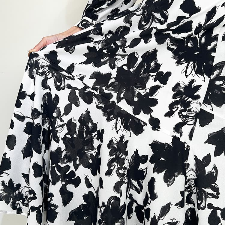 Stretch chiffon for a comfortable and elegant day