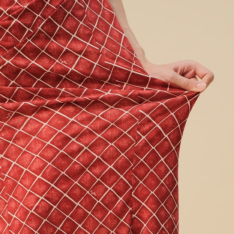 Stretch material combining mobility and elegance