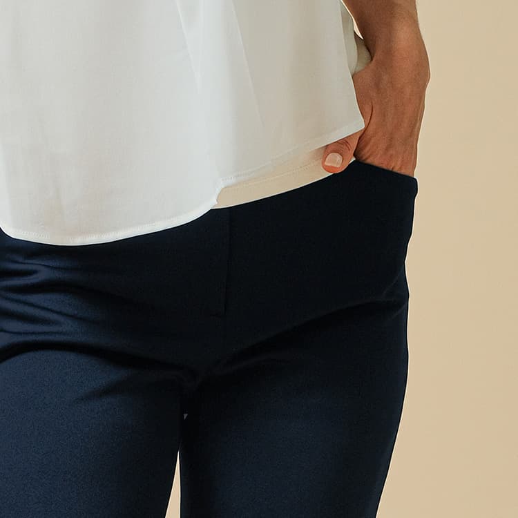 Large pocket that fits your smartphone