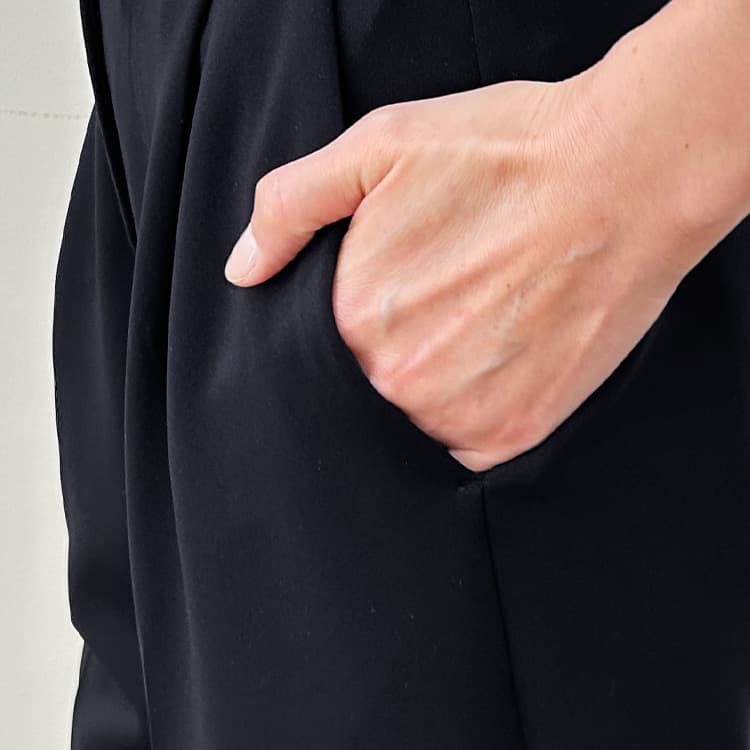 Large pocket that fits a smartphone
