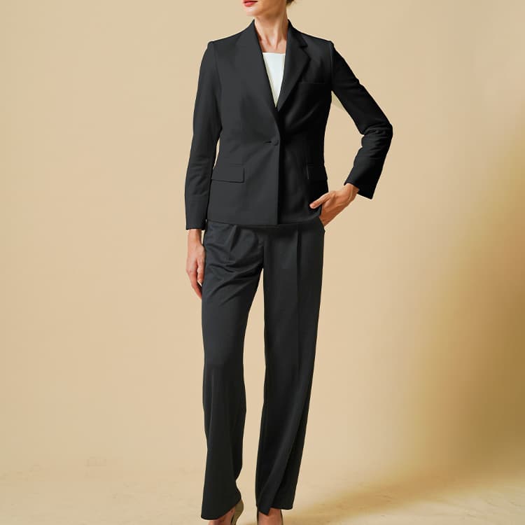 Pants that combine elegance and functionality