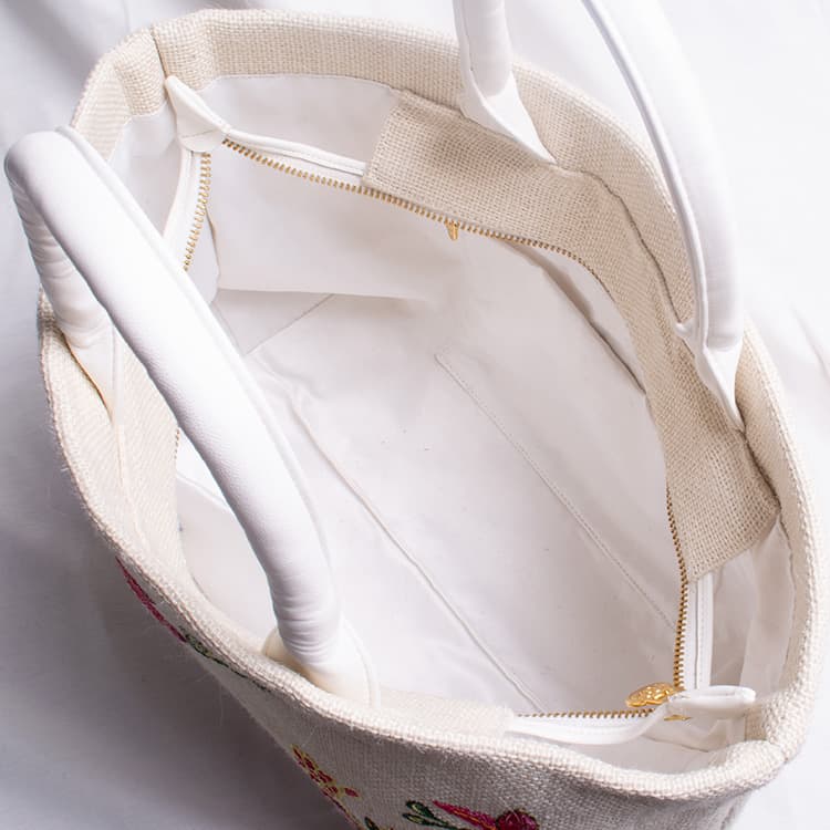 An inner pocket for storing valuables!