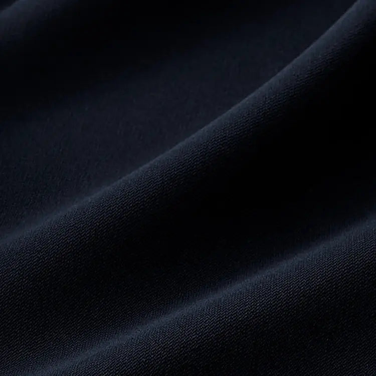 Washable, stretchy material that can be used all year round and does not require ironing