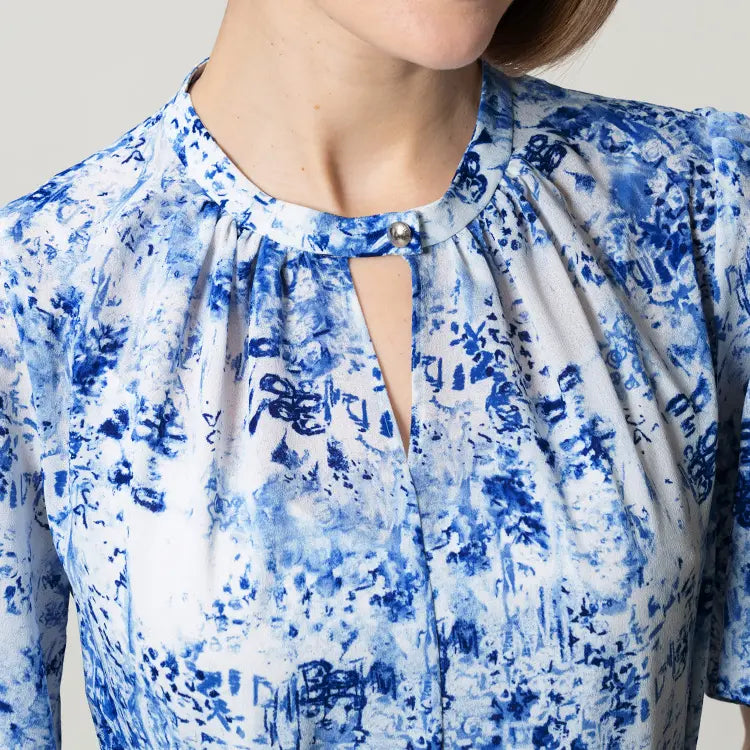 Slimming Neckline Design